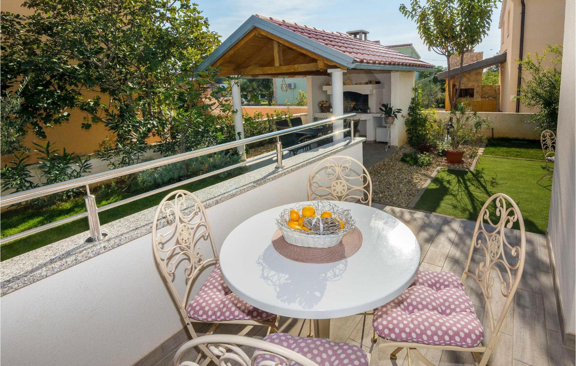 Nice Apartment In Vrsi-Mulo With Wifi 外观 照片