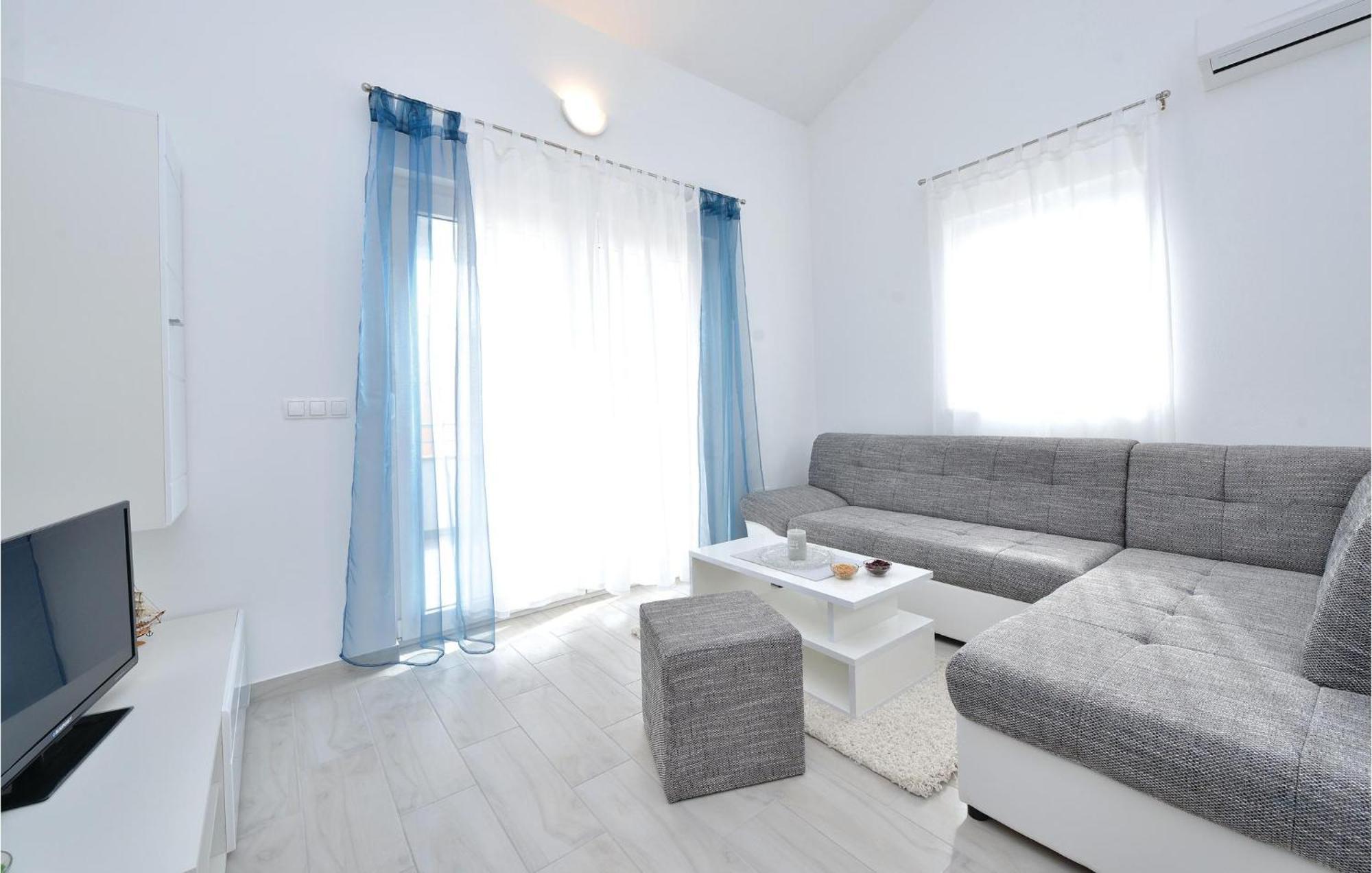 Nice Apartment In Vrsi-Mulo With Wifi 外观 照片
