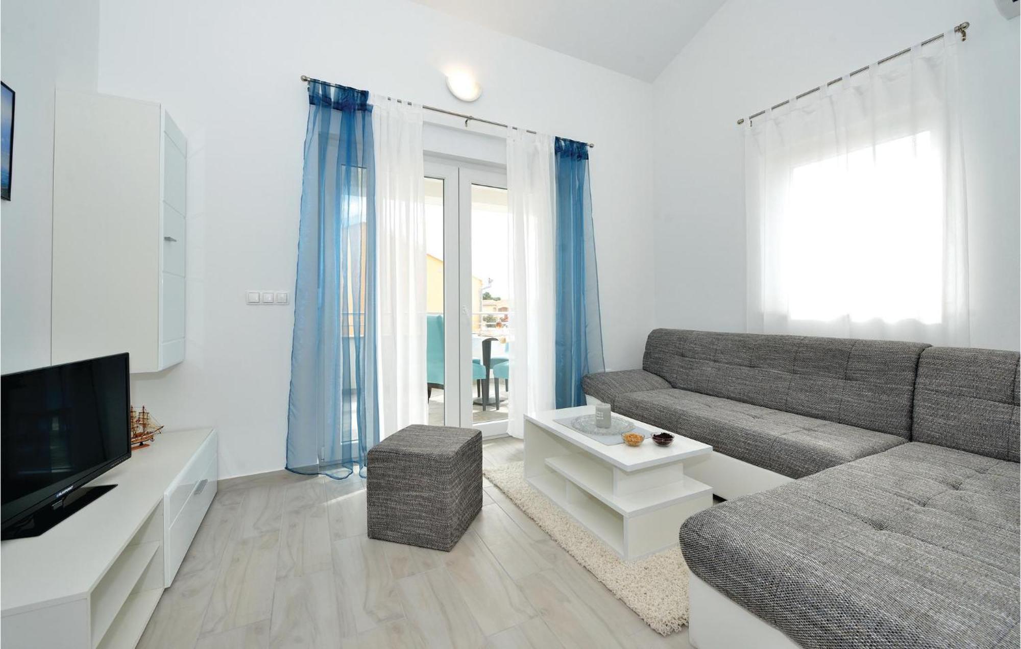 Nice Apartment In Vrsi-Mulo With Wifi 外观 照片