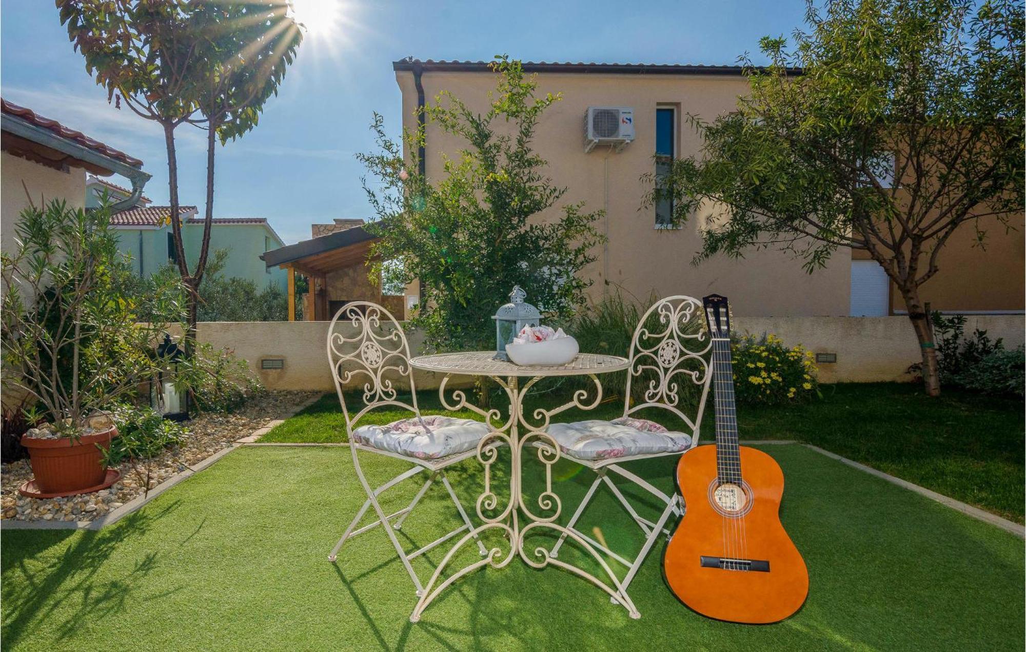 Nice Apartment In Vrsi-Mulo With Wifi 外观 照片